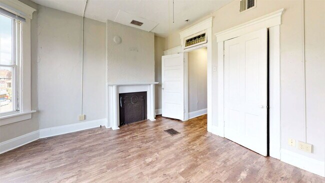 Photo - 2357 N High St