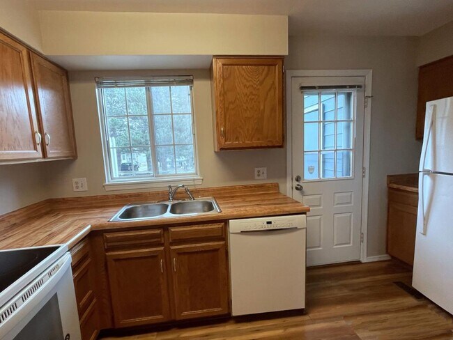 Photo - 3426 Queen Anne Way