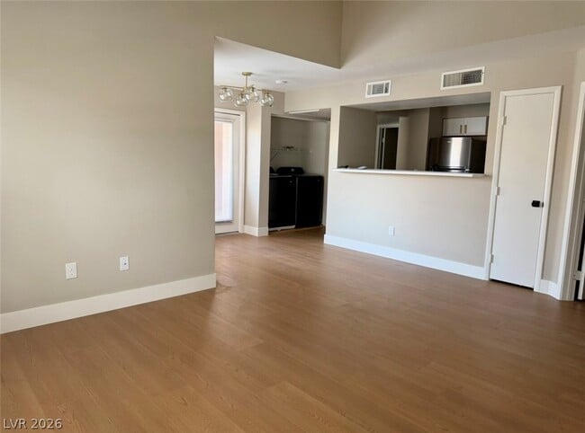 Building Photo - 1150 N Buffalo Dr Unit 2025