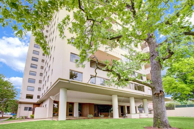 Photo - 1400 Hermann Dr Condo Unit 12D