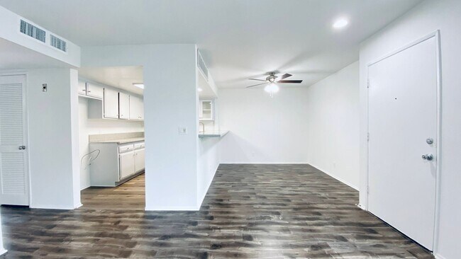 Photo - 5317-5311 Denny Ave