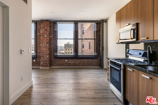Building Photo - 460 S Spring St Unit 608 Rental
