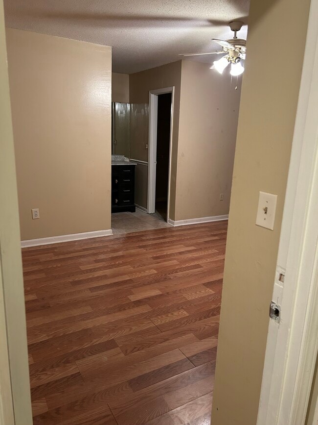 Photo - 6235 Hinchcliff Rd