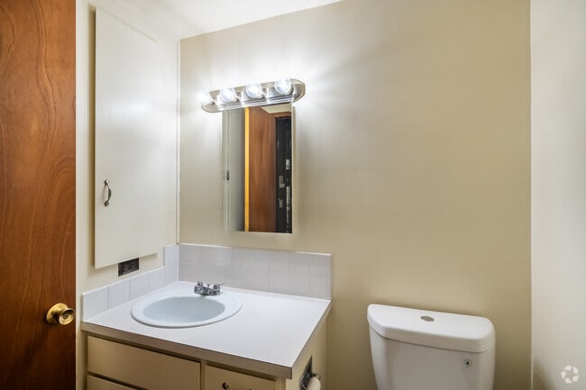 Studio - 500SF - Bathroom - Greenwood North Apartments