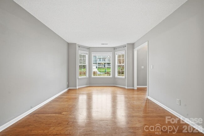 Photo - 2717 Bathgate Ln