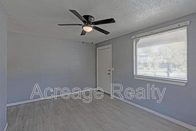 4114 Moncrief Rd