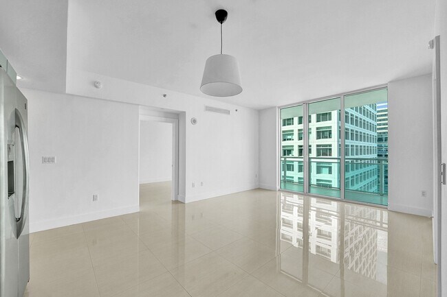 Photo - 950 Brickell Bay Dr Unidad # 1706