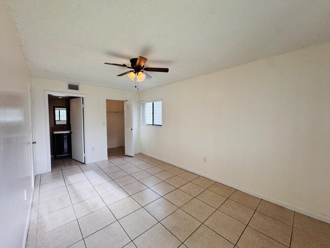 Photo - 20681 NE 4th Pl