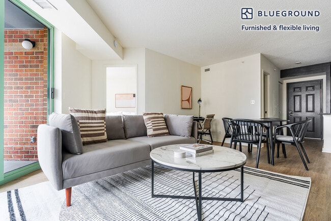 Photo - 4650 Washington Blvd Unidad FL9-ID1004