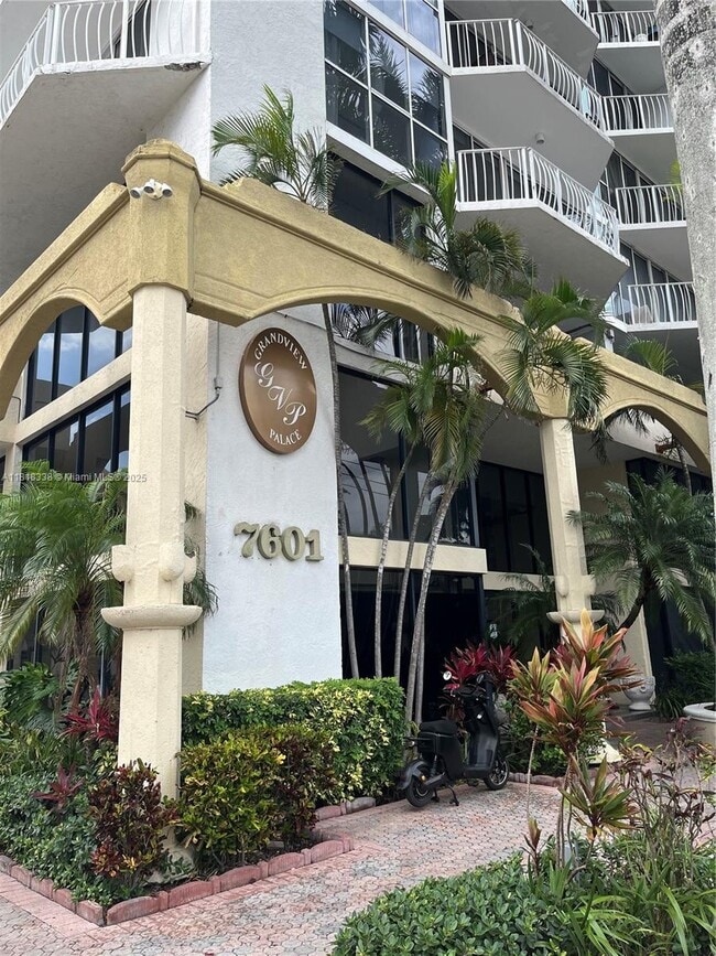 Photo - 7601 E Treasure Dr Condo Unit 1012