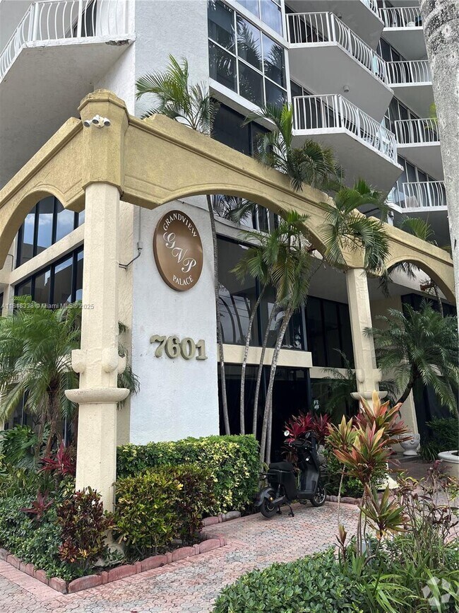 Building Photo - 7601 E Treasure Dr Unit 1012 Rental