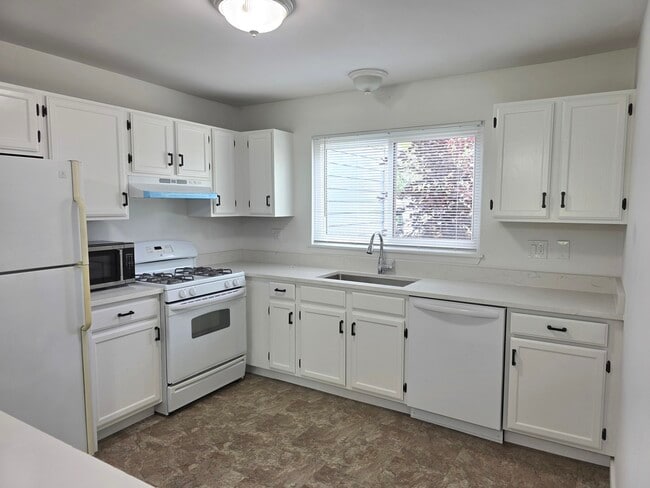 Photo - 951 Glouchester Cir Unit 0