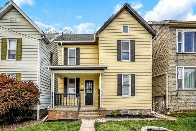 Building Photo - 569 Pleasant St