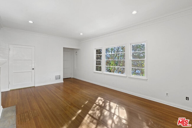 Photo - 2364 Kerwood Ave