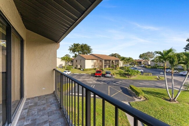 Photo - 537 Shady Pine Way