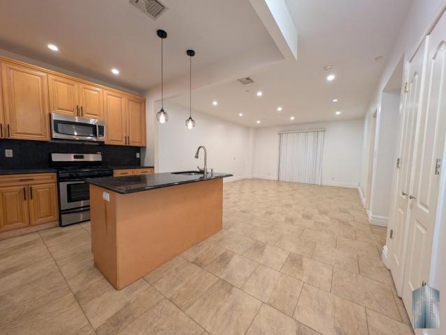 3 bedroom in BROOKLYN NY 11225 - 3 bedroom in BROOKLYN NY 11225 Condominio Unidad 3