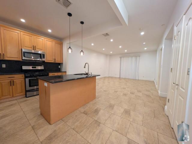 Building Photo - 3 bedroom in BROOKLYN NY 11225 Unit 3 Rental