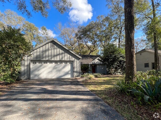 Building Photo - 4BR/2BA w/ Flex Space in Haile Plantation ... Rental