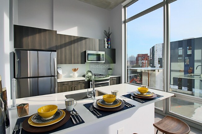 Photo - 717 N Milwaukee Ave