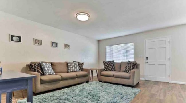 Photo - 400 Oakridge Blvd Unit 16