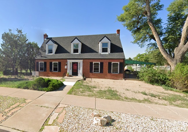 Photo - 700 W 17th St Unit 2