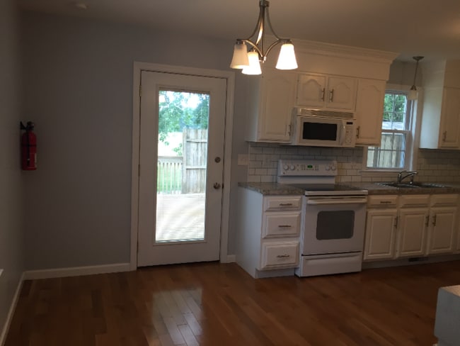 Photo - 141 Maplewood Ln