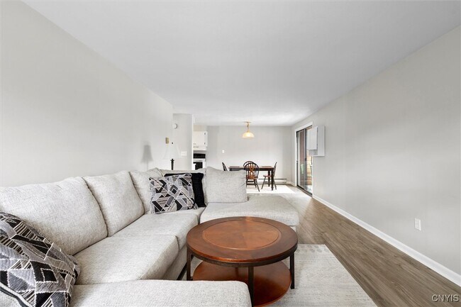 Photo - 576 Village Blvd N