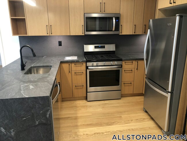 Building Photo - 83 Gardner St