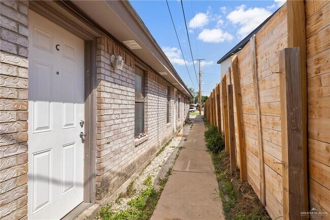 Photo - 901 Galveston Ave W