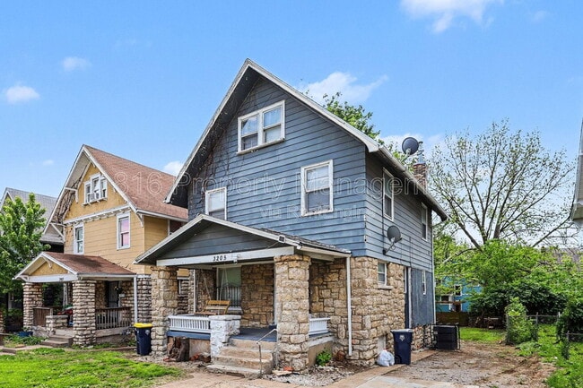 Building Photo - 3205 E 31st St