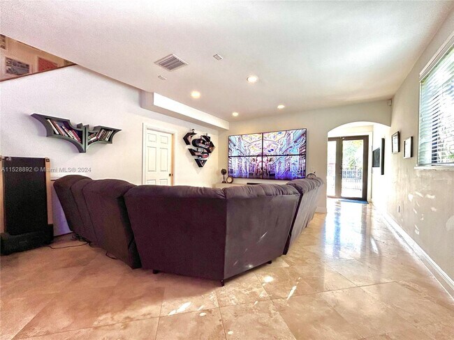 Photo - 3777 SW 28th St