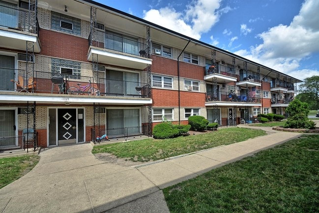 Building Photo - 1121 W 127th Pl