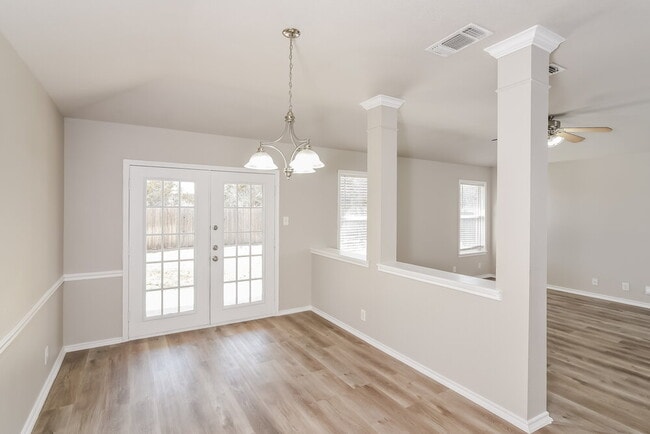 Photo - 2638 Montebello