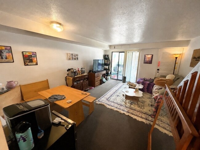 Building Photo - 72 Euston Rd Unit 302