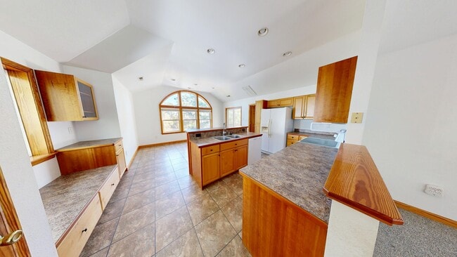 Photo - 237 Sir Richard E