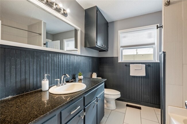 Photo - 110 SE 13th St