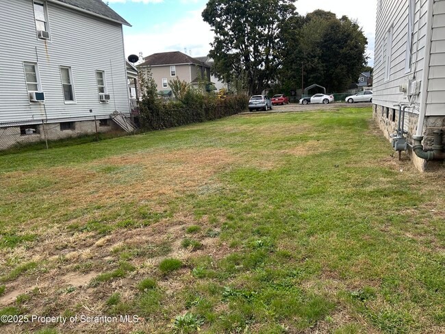 Photo - 729 W Locust St