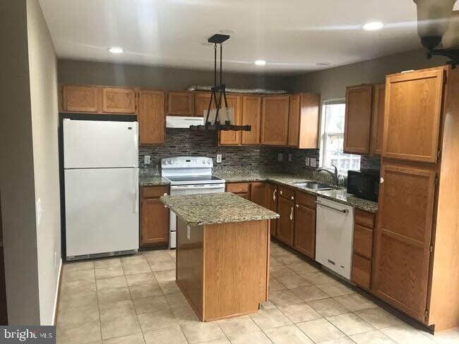 Photo - 42886 Nashua St