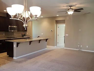 Building Photo - Well Maintained, spacious 3 bedroom single family home nestled in a great neighborhood in Rosevil...