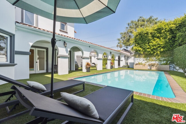 Photo - 956 S Longwood Ave