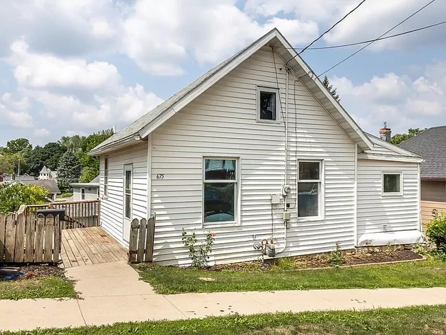 Photo - 675 Needham Pl House