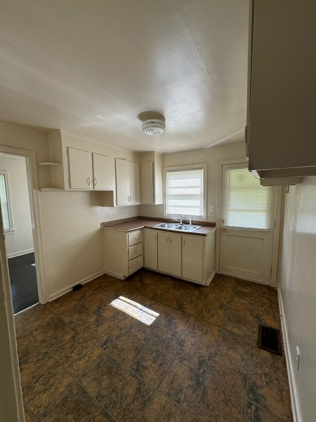 Photo - 3927 37th Ave N