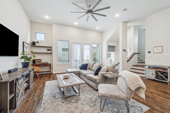 Photo - 1044 W 15th 1/2 St