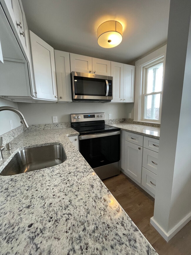 Building Photo - 579 Clay St Unit 3