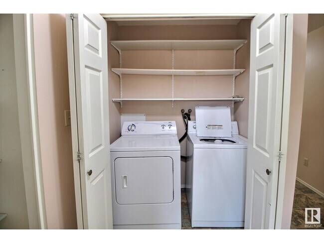 Photo - 18012 95 Av NW