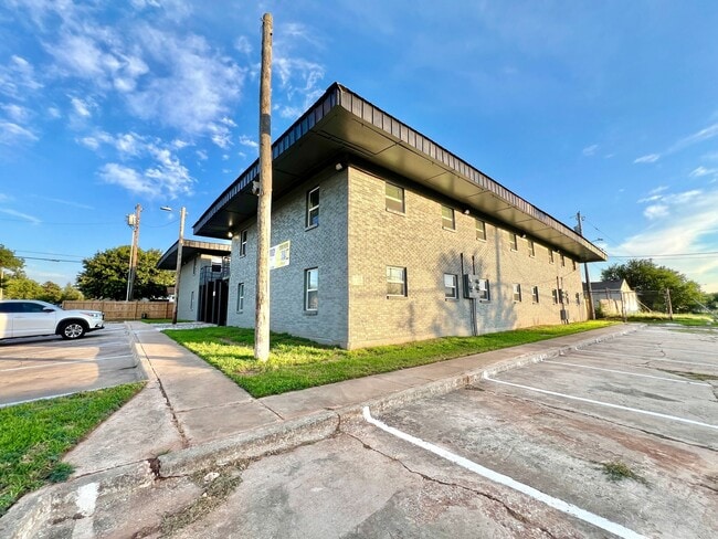Photo - 2 bed 1 bath Unit Apt 28