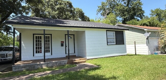 Photo - 1050 Boyd St