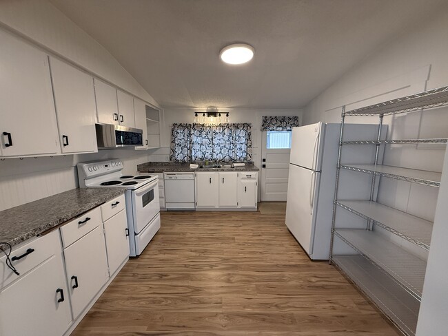 Photo - 125 E Allen Ave