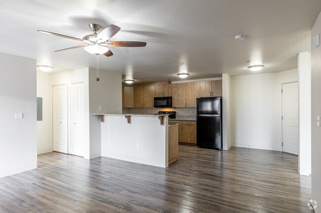 2BR, 2BA -1205SF