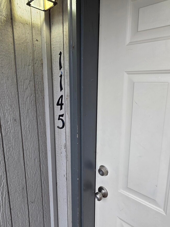 Building Photo - 1145 D St Unit 1145